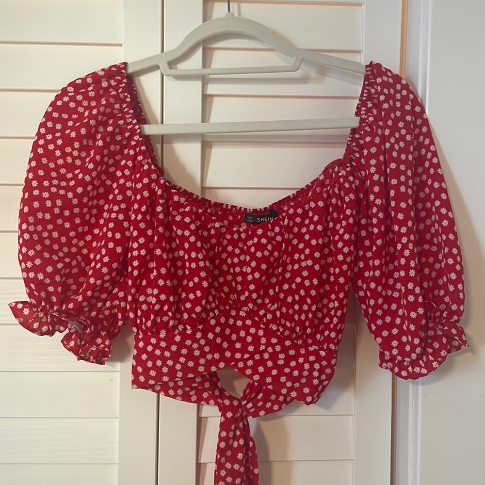 Red floral daisy tie back top (fits like M)